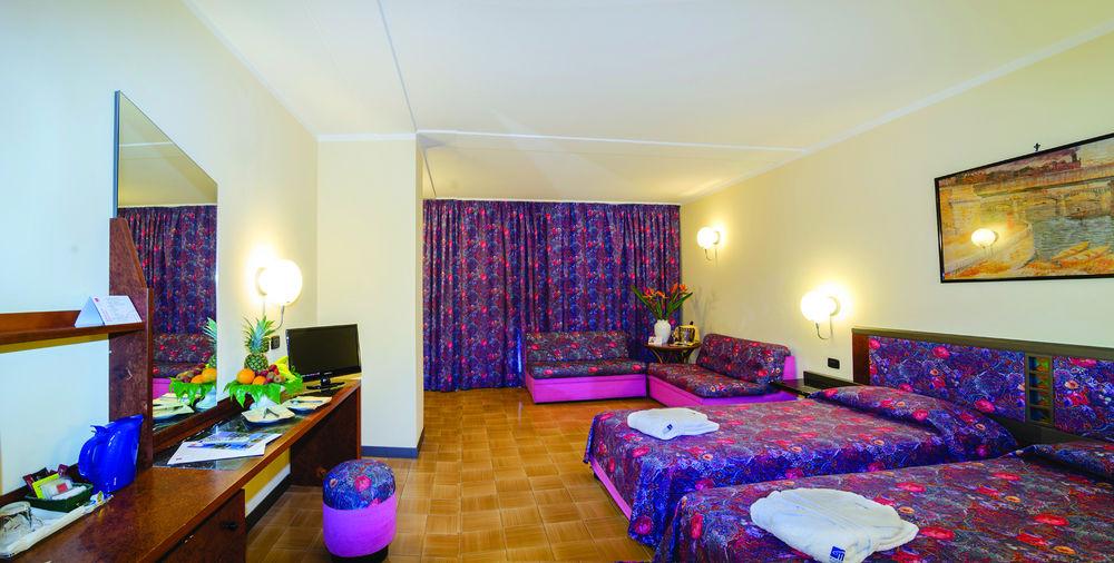 Hotel Le Terrazze يتوجاني المظهر الخارجي الصورة