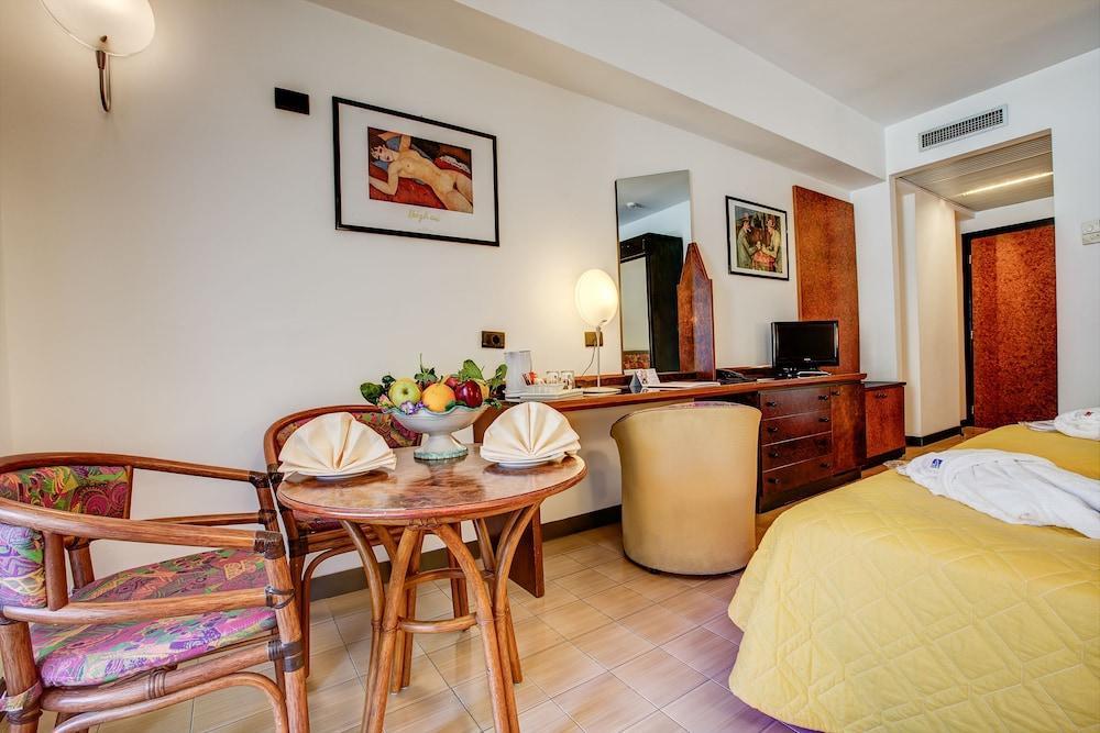 Hotel Le Terrazze يتوجاني المظهر الخارجي الصورة