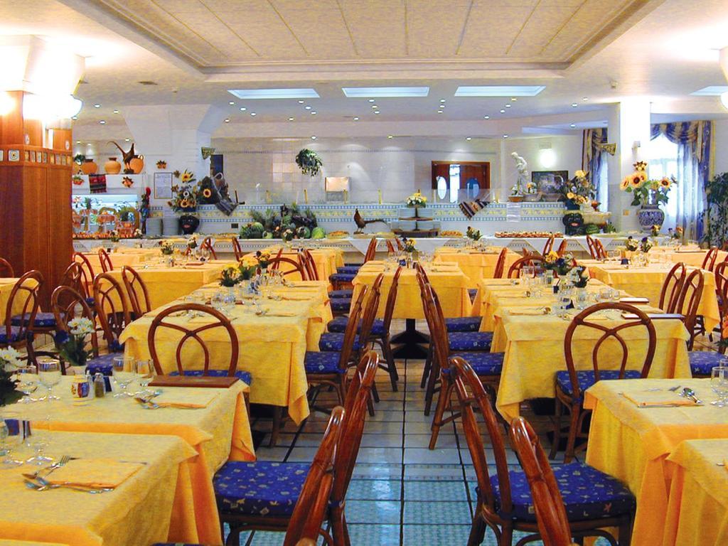 Hotel Le Terrazze يتوجاني المظهر الخارجي الصورة