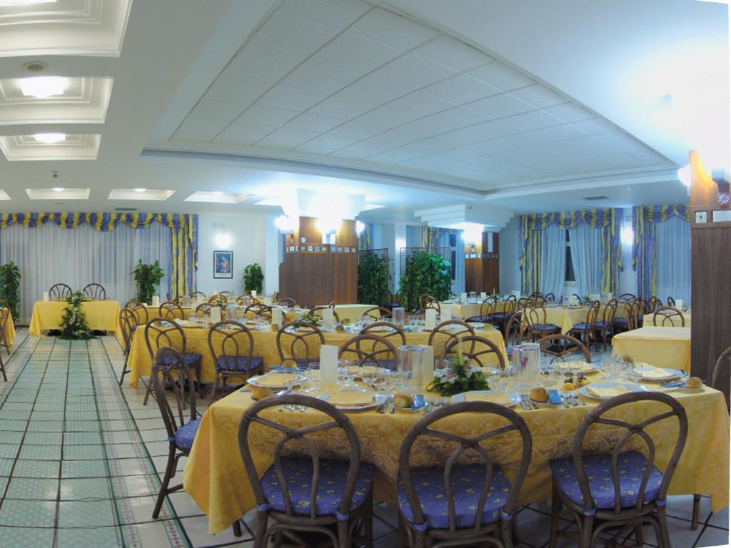 Hotel Le Terrazze يتوجاني المظهر الخارجي الصورة