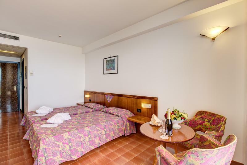Hotel Le Terrazze يتوجاني المظهر الخارجي الصورة