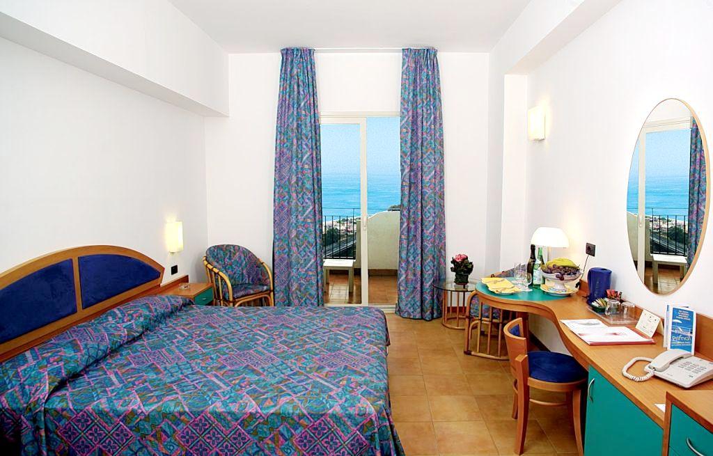 Hotel Le Terrazze يتوجاني المظهر الخارجي الصورة